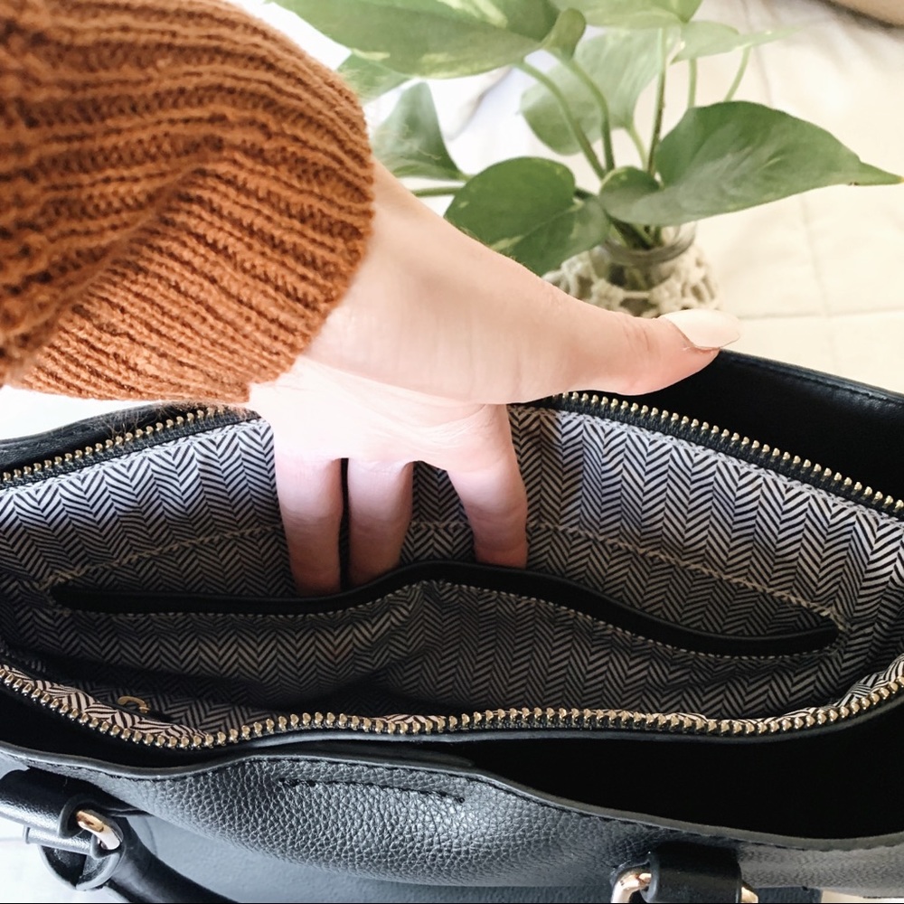 Black and Gold Faux Leather Purse - Picture 6 of 13